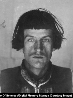 A portrait of a man from western Ukraine taken around 1900