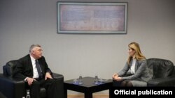 Ministrja, Dhurata Hoxha në takim me  Kryeprokurorin, David Schwendiman