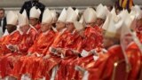 Conclavul cardinalilor care vor desemna noul Papă s-a reunit la Vatican.