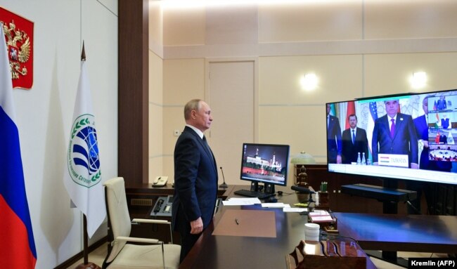 Presidenti rus, Vladimir Putin, duke marrë pjesë përmes video-lidhjes në samitin e zhvilluar në Dushanbe.