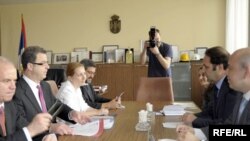 Serž Bramerc u razgovoru sa Rasimom Ljajićem u Beogradu, maj 2010. 