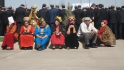 Lebapda 1500-e golaý işgäre 'krizis sebäpli' üç aý bäri aýlyk berilmeýär