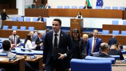 Саботаж груби интервенции подкопаване на демократичните институции Така някои политически