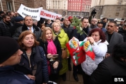 Симпатизанти на бившия президент Румен Радев.