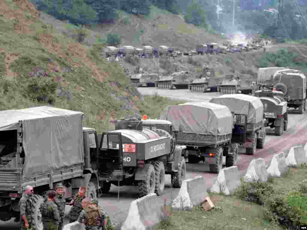 Caption: epa01438877 Russian troops move on the road to Tskhinvali, the capital of South Ossetia, Georgia 10 August 2008. Russia has confirmed receiving Sunday a note from Georgia, in which the latter announced an immediate unilateral ceasefire in the conflict over South Ossetia. After three days of fighting between Georgian and Russian troops in the breakaway region of South Ossetia Russian troops were in control of the capital Tskhinvali 