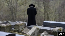 După desacralizarea unui cimitir evreiesc în Franța...