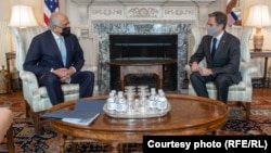 U.S. Secretary of State Antony Blinken (right) with U.S. special peace envoy for Afghanistan Zalmay Khalilzad (file photo)