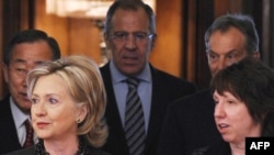 Members of the Middle East Quartet: Ban Ki-moon (left), Hillary Clinton, Sergei Lavrov, Tony Blair, and Catherine Ashton in Moscow today