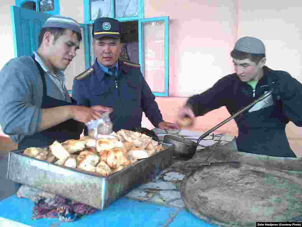 Ну а после можно печь вкуснейшие патыры, наавай-наны, самсы и радовать людей