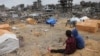 Dy fëmijë palestinezë shikojnë ndërtesat e shkatërruara në Xhabalia, në veri të Gazës. Fotografi ilustruese nga arkivi.