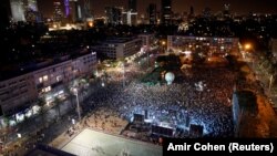 Pamje nga protesta e mbrëmshme në Tel Aviv në mbështetje të shtetit palestinez