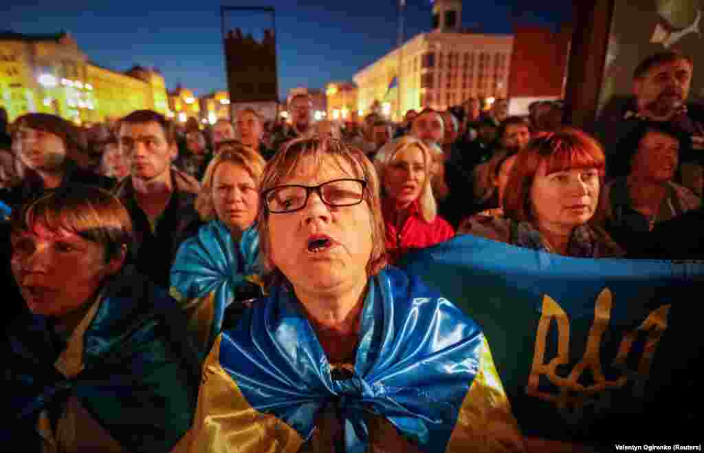 Під час протесту проти підписання в Мінську так званої &laquo;формули Штайнмаєра&raquo;. Київ, майдан Незалежності, 2 жовтня 2019 року БІЛЬШЕ ПРО ЦЕ 