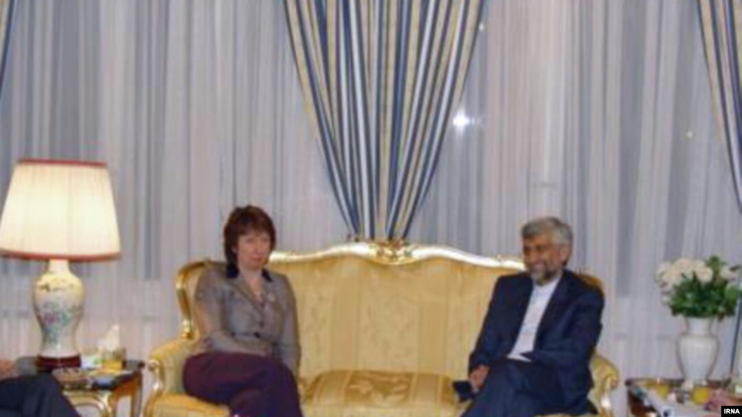 سعید جلیلی، مذاکره‌کننده ایرانی، به همراه کاترین اشتون، رئیس سیاست خارجی اتحادیه اروپا