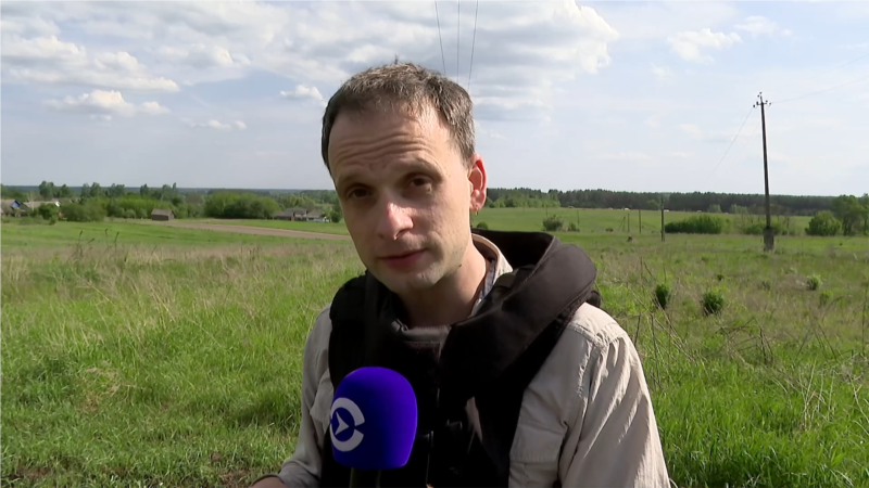 Un șofer își riscă viața pentru a le oferi un colac de salvare celor din satele ucrainene izolate 