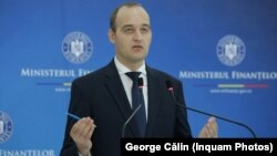 Ministrul de Finanțe a avut probleme în a răspunde întrebărilor jurnaliștilor la conferința săptămânală. Imagine din 24 august 2021, sediul ministerului de Finanțe. 