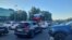 Vozila sa zastavama Srbije, Rusije i simbolima ruske vojne invazije kreću na auto skup na protestu zbog posete ukrajinskog predsednika Volodimira Zelenskog Srbiji, Beograd, 16. avgust 2026. 