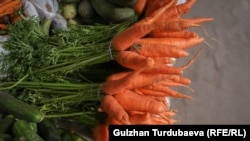 Узбекистанцы говорят, что не могут вспомнить, чтобы морковь стоила непривычно дорого. 