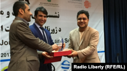 محمد الیاس داعی (راست)