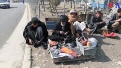 'د بوټونو په رنگولو ګوله ډوډۍ ګټم'
