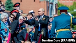 Президент России Владимир Путин на параде, Москва, 24 июня 2020 года