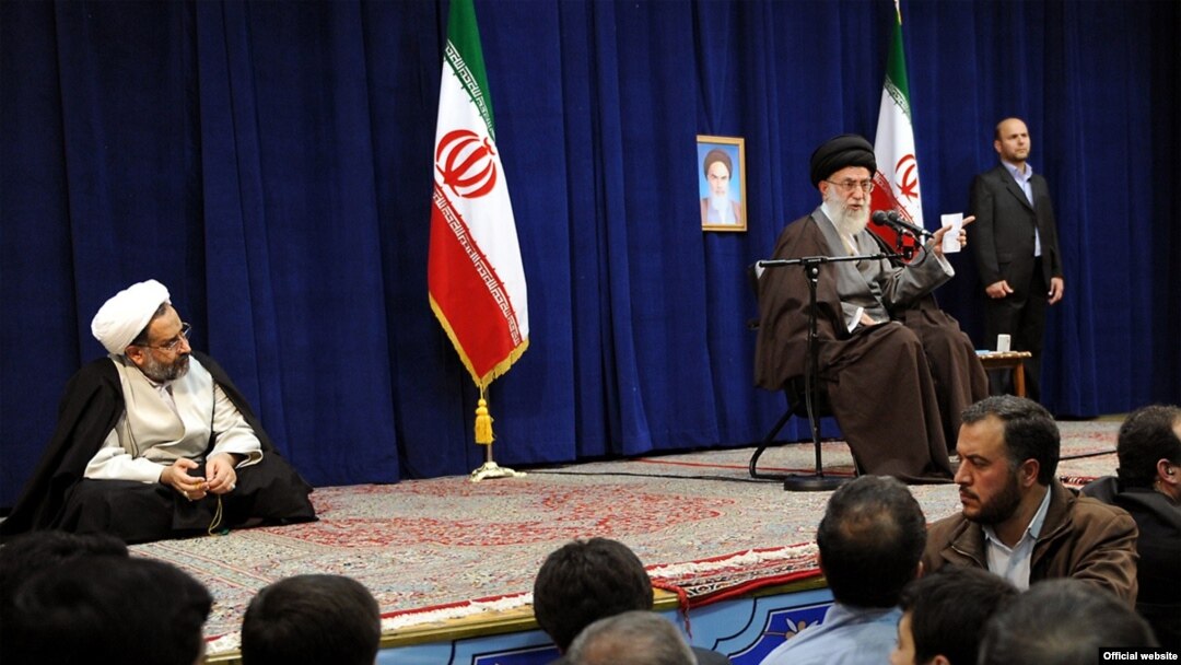 بازدید شش ساعته آیت‌الله خامنه‌ای از وزارت اطلاعات در ۱۳ اسفند ۸۹