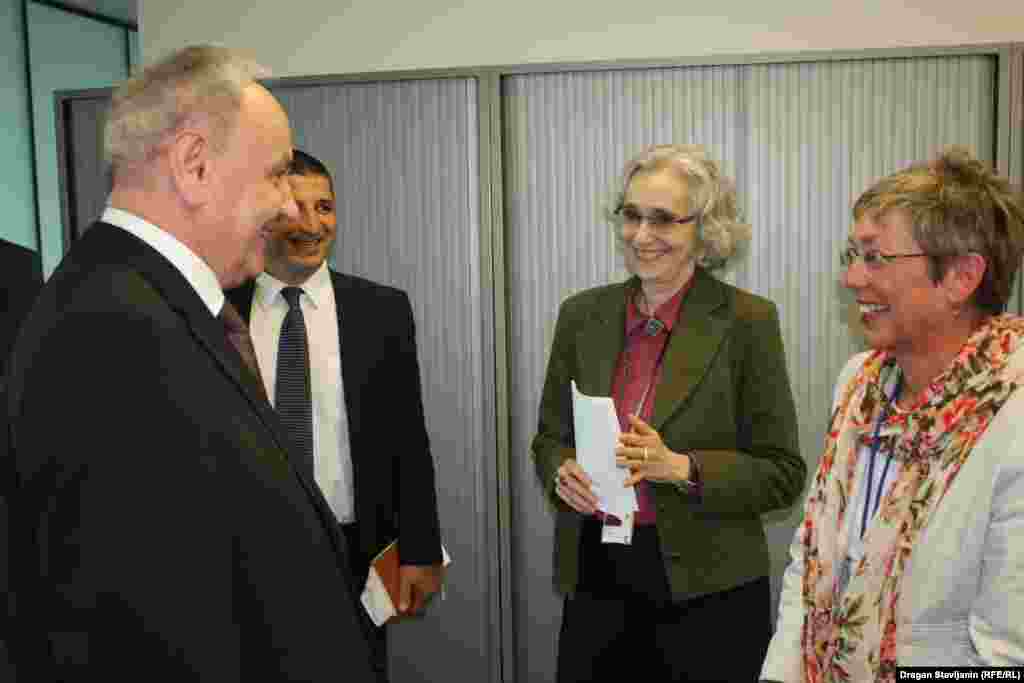 În redacţia de limbă română: Nicolae Timofti, Oana Serafim şi Ileana Giurchescu