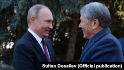Владимир Путин жана Алмазбек Атамбаев.
