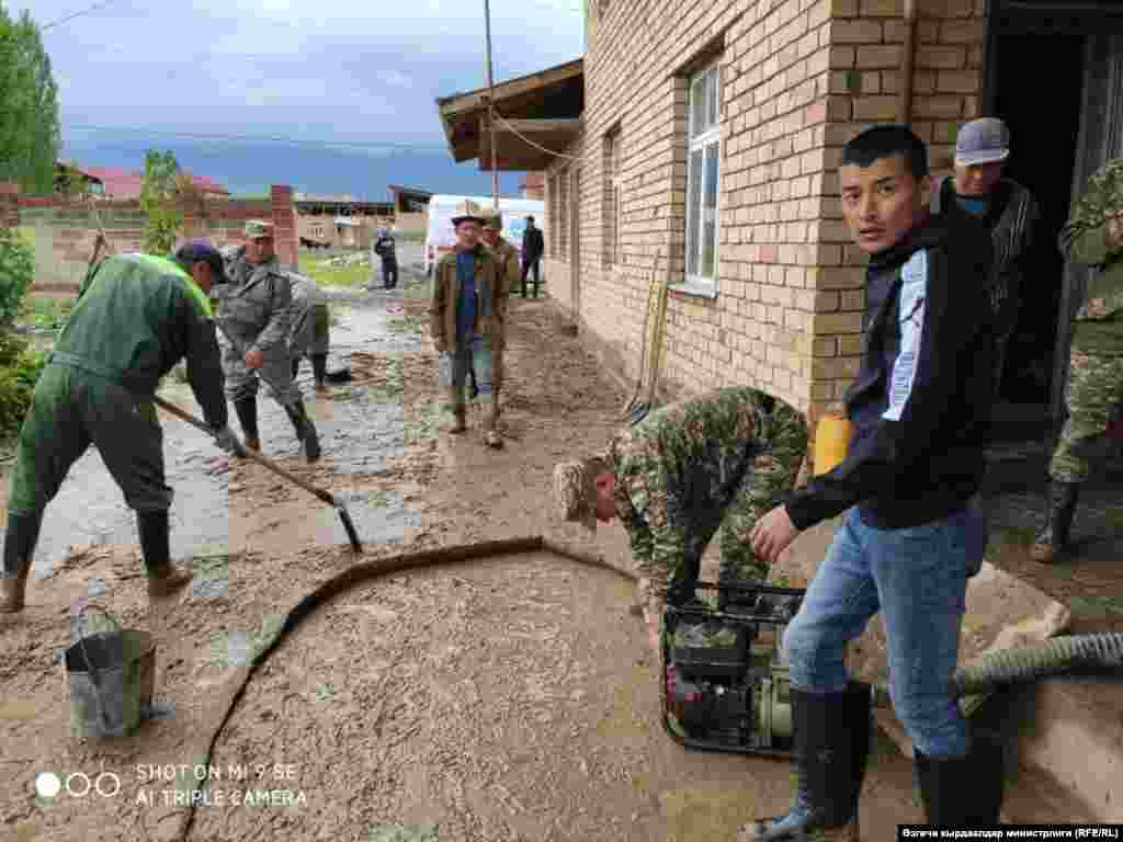 Учурда сел калдыктарын тазалоо жумуштары жүрүүдө.