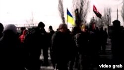 "Ар-намыс" шеруі кезінде жарылыс болғаннан кейінгі көрініс. Тікелей трансляциядан скриншот. Харьков, 22 ақпан 2015 жыл.