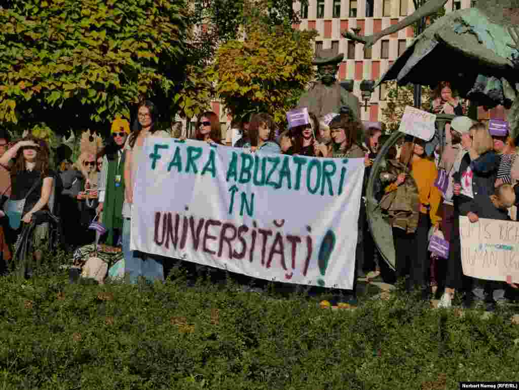 În ultimul an au fost expuse mai multe cazuri de abuzuri petrecute în universitățile românești, în care au fost implicate cadre didactice. În acest context, s-a cerut toleranță zero pentru orice formă de hărțuire sexuală.&nbsp; &nbsp;