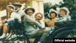 وزیر فرهنگ و ارشاد اسلامی تقارن اظهارات تند آیت‌الله خامنه‌ای علیه مطبوعات را با توقیف شهروند امروز «برحسب تصادف» خوانده است.