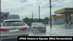Последствия непогоды в Симферополе, скриншот с видео «РИА Новости Крым»