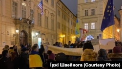 Акція перед Посольством США у Празі