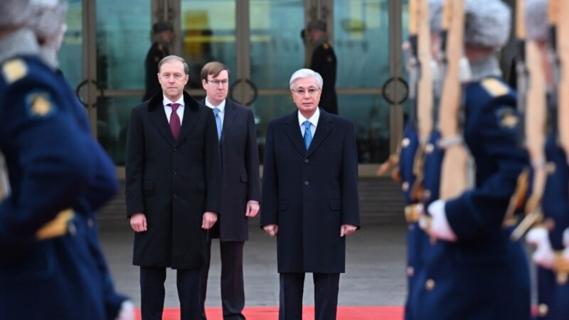 Putin Tokaýewi kabul etdi. Döwlet saparyna gelen prezidenti wise-premýer garşylady