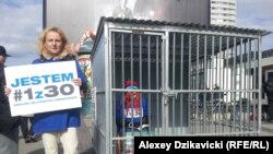 Акция в поддержку задержанных в России активистов "Гринпис" в Варшаве