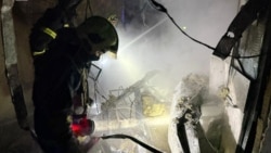 Иллюстративное фото. Ликвидация пожара в Киеве после росийского обстрела 5 января 2026 года.