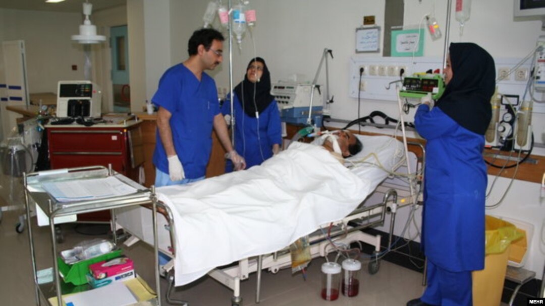 از ۴۰۰ دانشجوی مسموم شده در خوابگاه پسران یزد ۲۵۱ نفر به بیمارستان منتقل شده‌اند