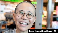 لیو شیا در فرودگاه هلسینکی فنلاند