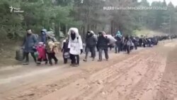 Мігранти в Білорусі: близько 2 тисяч людей намагаються перейти кордон з Польщею через КПП (відео)