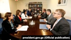 პრეზიდენტ სალომე ზურაბიშვილის შეხვედრა აშშ-ის ჯანდაცვის მინისტრ ალექს აზართან