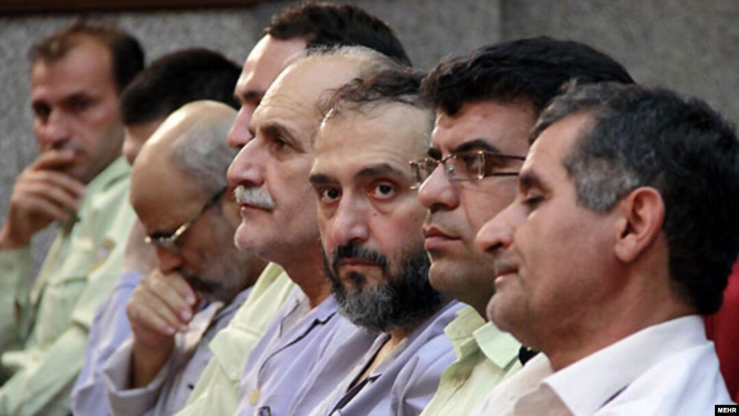 محمد علی ابطحی، معاون سابق ریاست جمهوری و عضو مجمع روحانیون مبارز در دادگاه متهمان به انجام کودتای مخملی