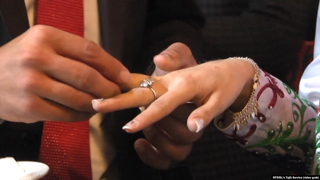 Illegal polygamous unions have become a hard fact of life for many Tajik women in the past two decades. (illustrative file photo)