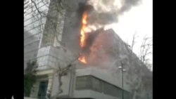 Bakının mərkəzində yaşayış binasının bir hissəsi yandı