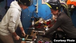 Алина Царева, сварщица