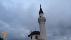 Crimean Tatars Break Ramadan Fast In Simferopol