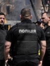 Президент України Володимир Зеленський та очільник МВС Ігор Клименко біля зруйнованого будинку внаслідок російської атаки. Київ, 24 травня 2026 року