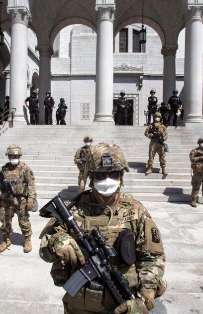 Президентът на САЩ Доналд Тръмп поиска хиляди военни да се