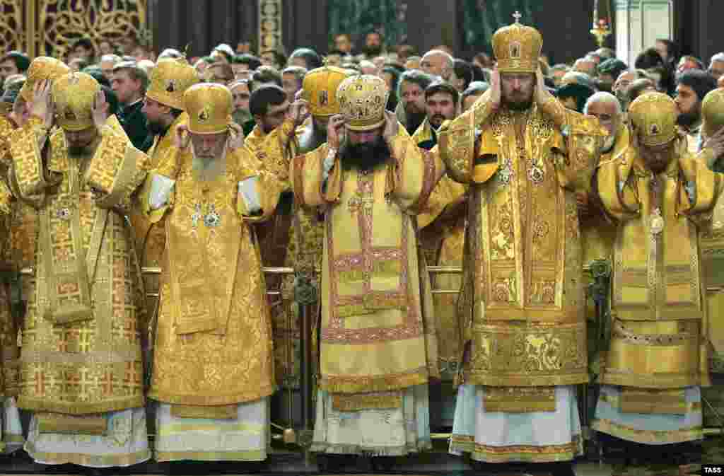 Liturghia din Catedrala Iisus Hristos Mântuitorul de la Moscova cu ocazia celor 1025 de ani de la creştinarea Rusiei