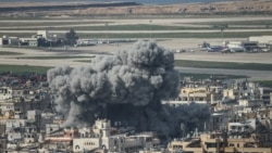 Un atac aerian israelian a vizat cartierul Al Lailaki din sudul Beirutului, pe 4 martie 2026. În fundal se observă aeroportul internațional din capitala Libanului.