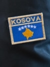 Flamuri i Kosovës në një uniformë ushtarake.